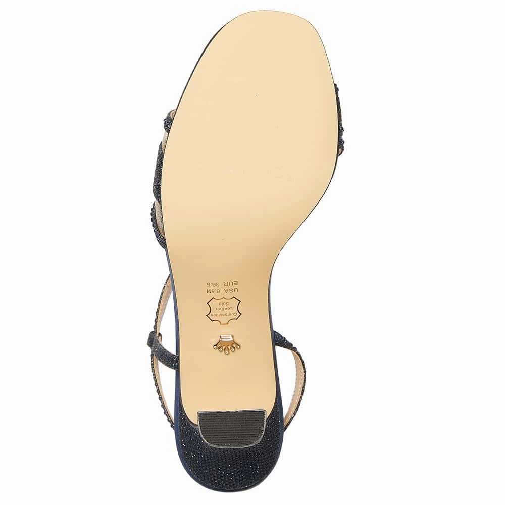 Abbi Heel in New Navy Dreamland