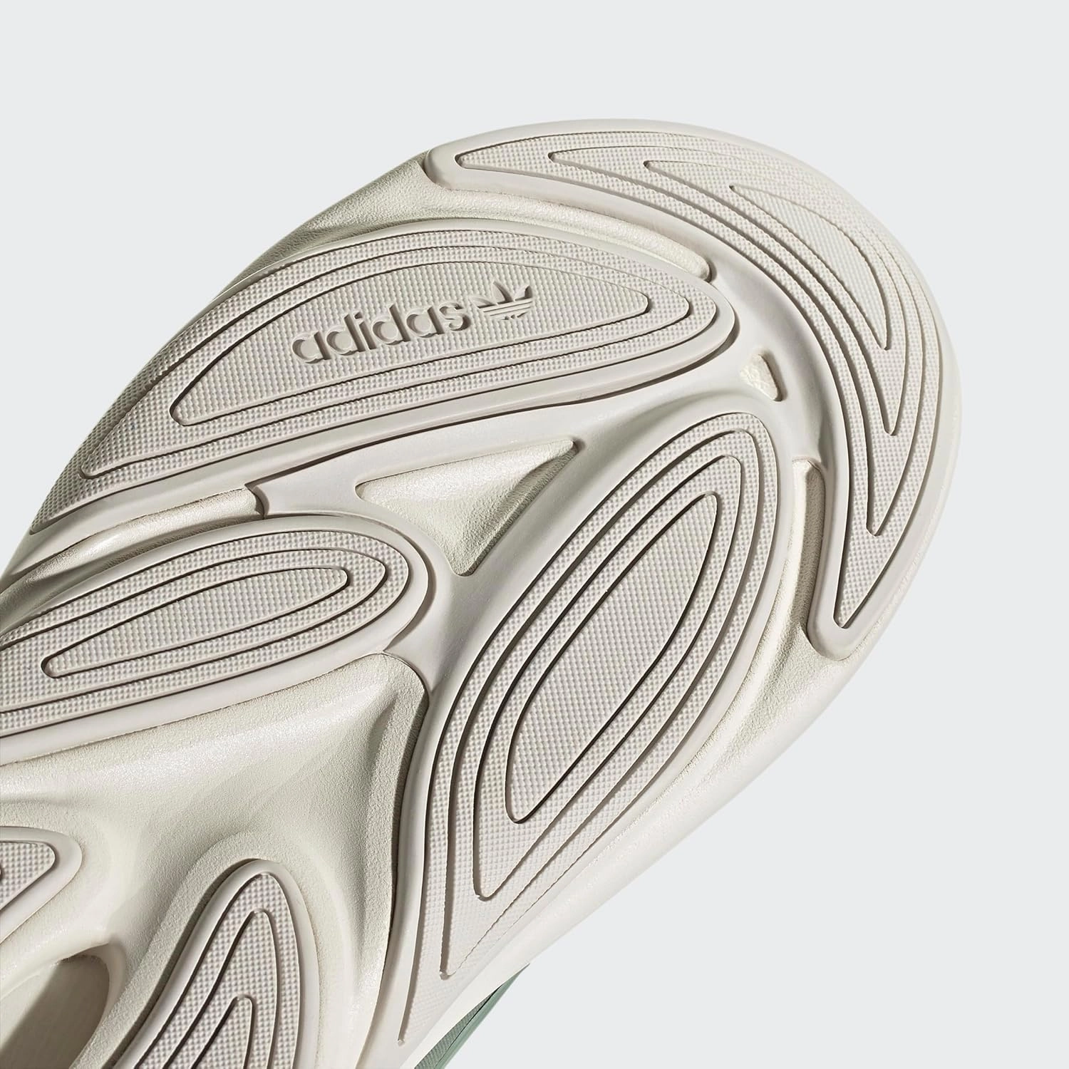 adidas Originals Women's Ozelia Sneaker