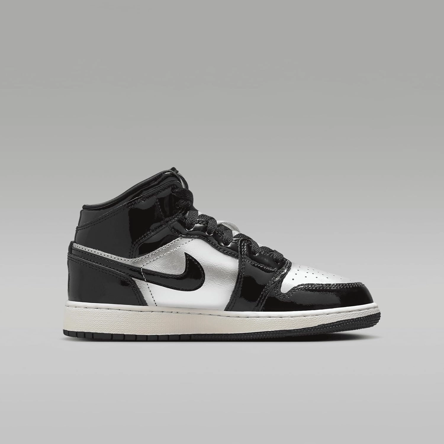 Air Jordan 1 Mid SE Big Kids' Shoes (FZ3938-001, Black/Metallic Silver/Sail/Metallic Gold)