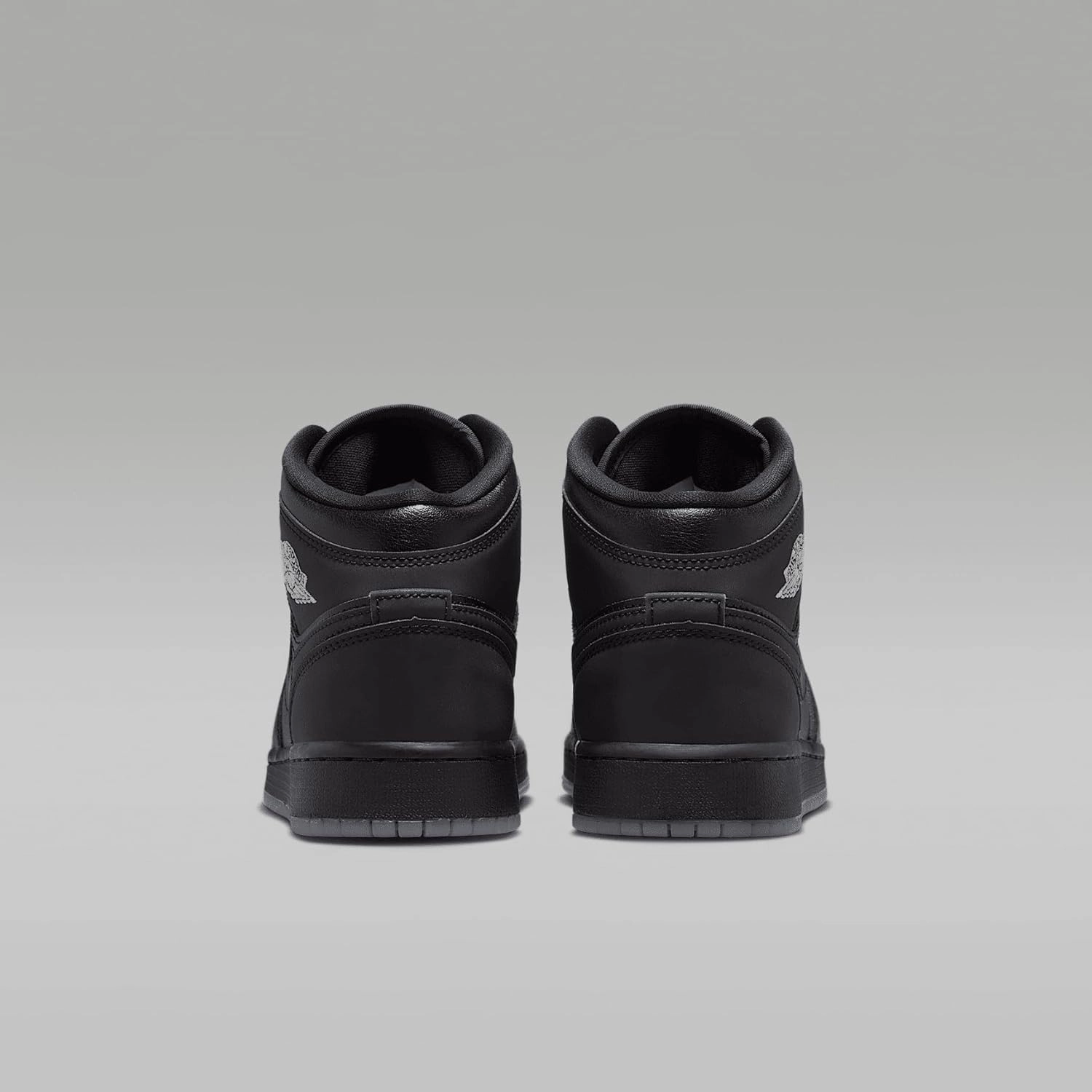 Air Jordan 1 Mid SE Big Kids' Shoes (HV5180-010, Black/White/Wolf Grey/Black)