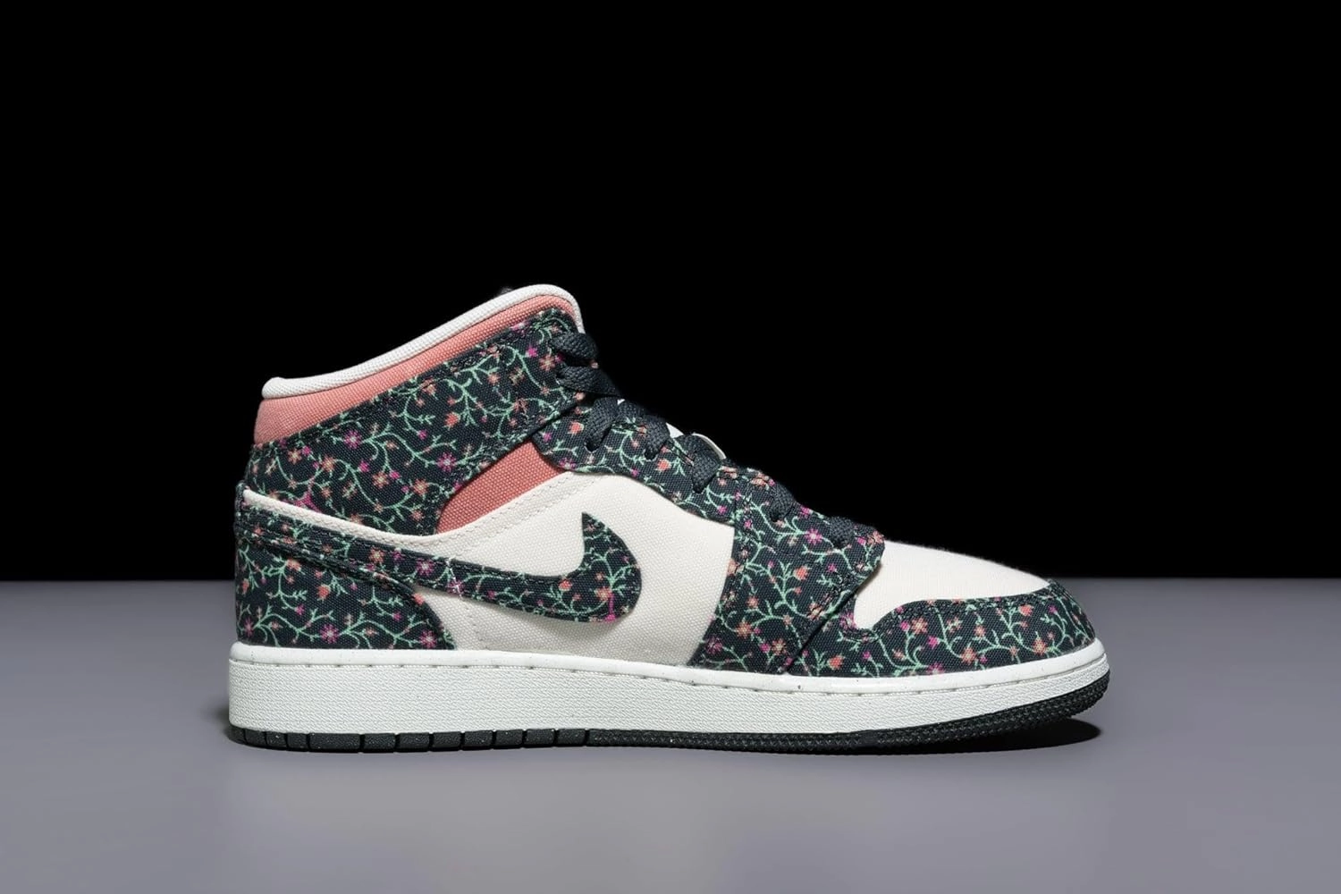 Air Jordan 1 Mid SE Grade School Lifestyle Shoes (Anthracite/Sail/Red Stardust/Anthracite)