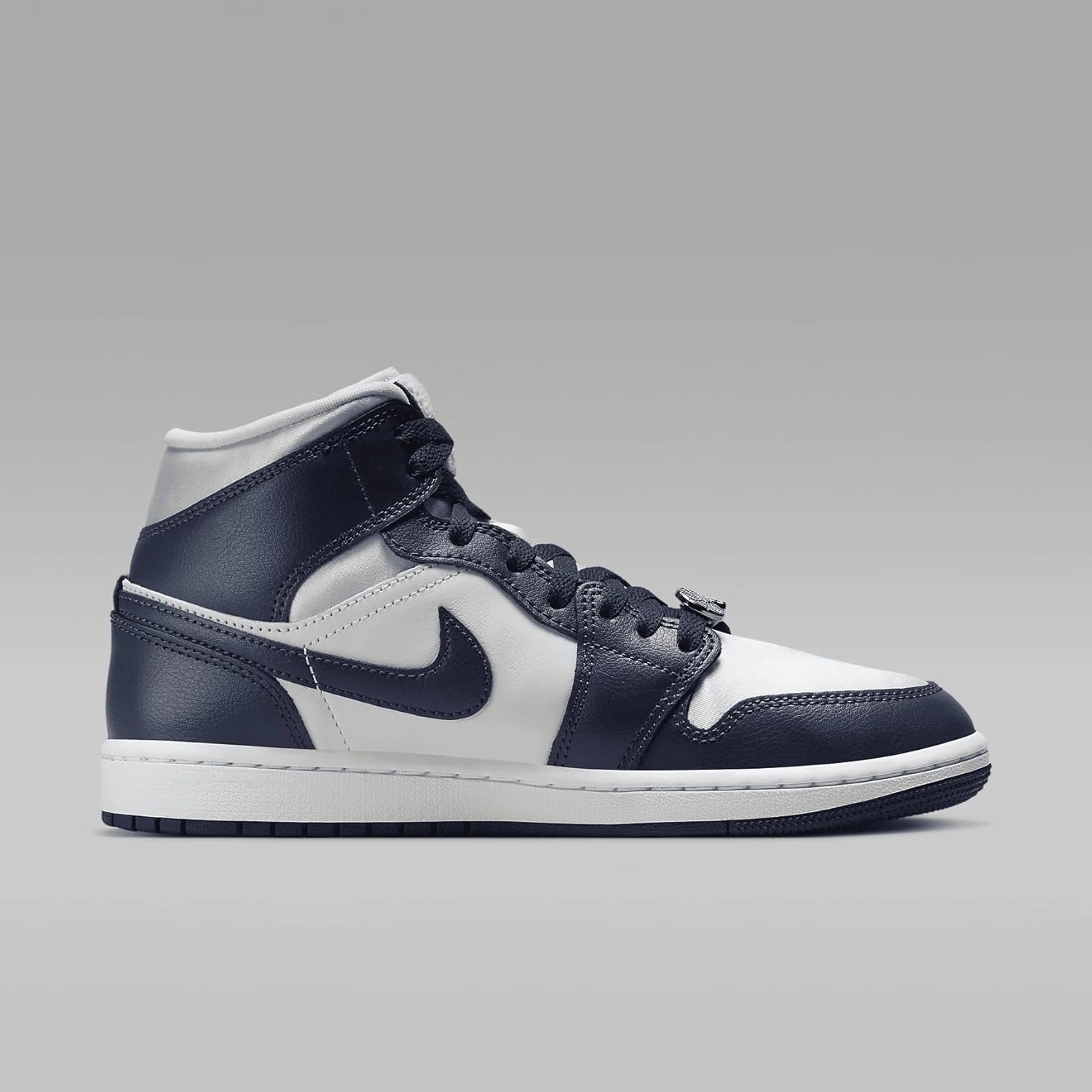 Air Jordan 1 Mid SE Women's Shoes (FZ8777-044, Football Grey/White/Gym Red/Midnight Navy)