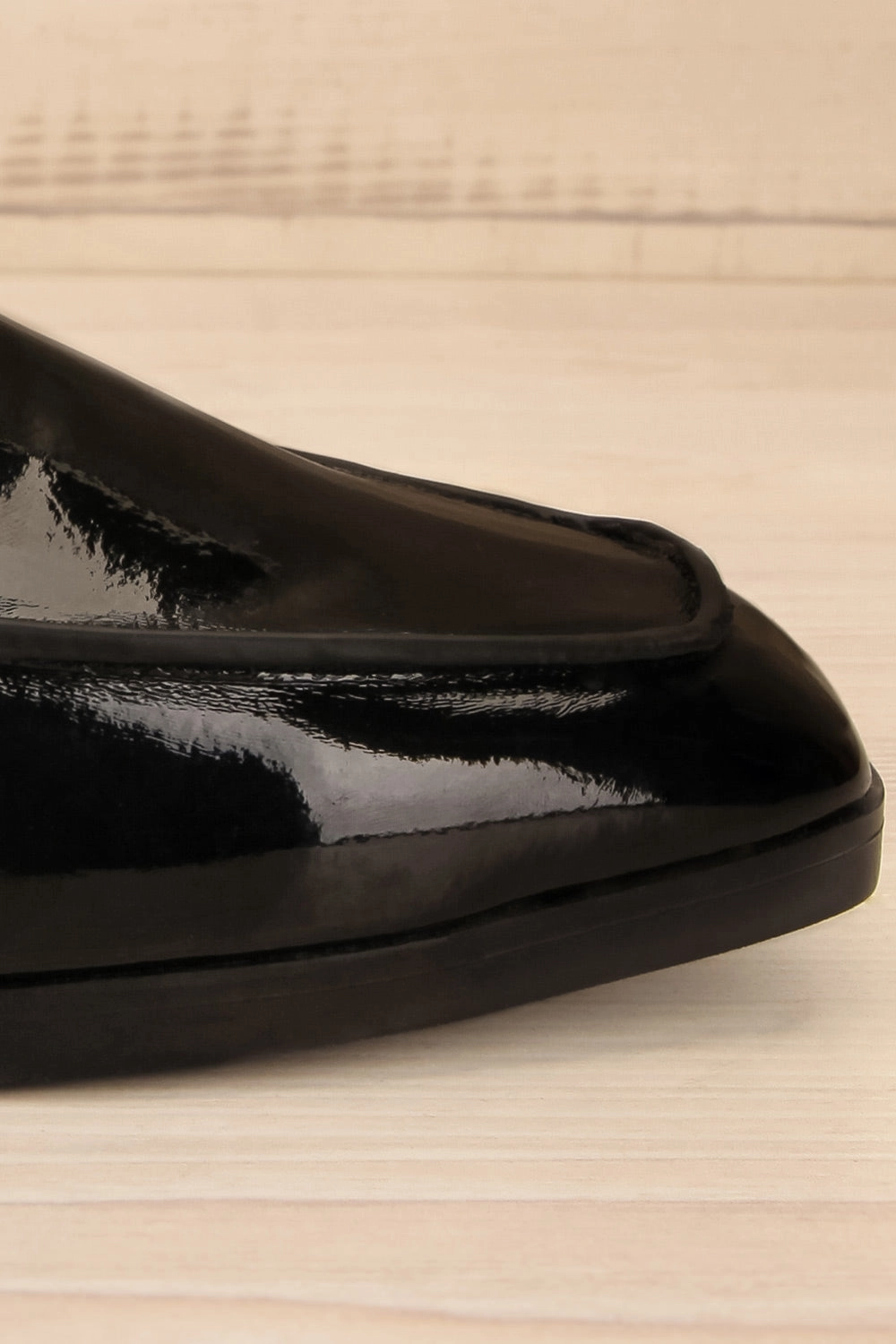 Erick Glossy | Black Loafers