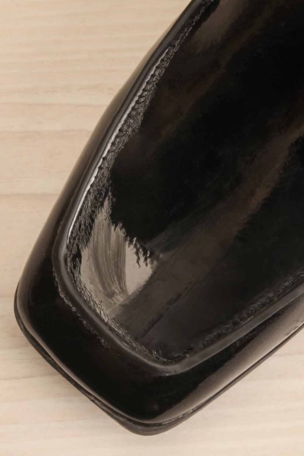Erick Glossy | Black Loafers