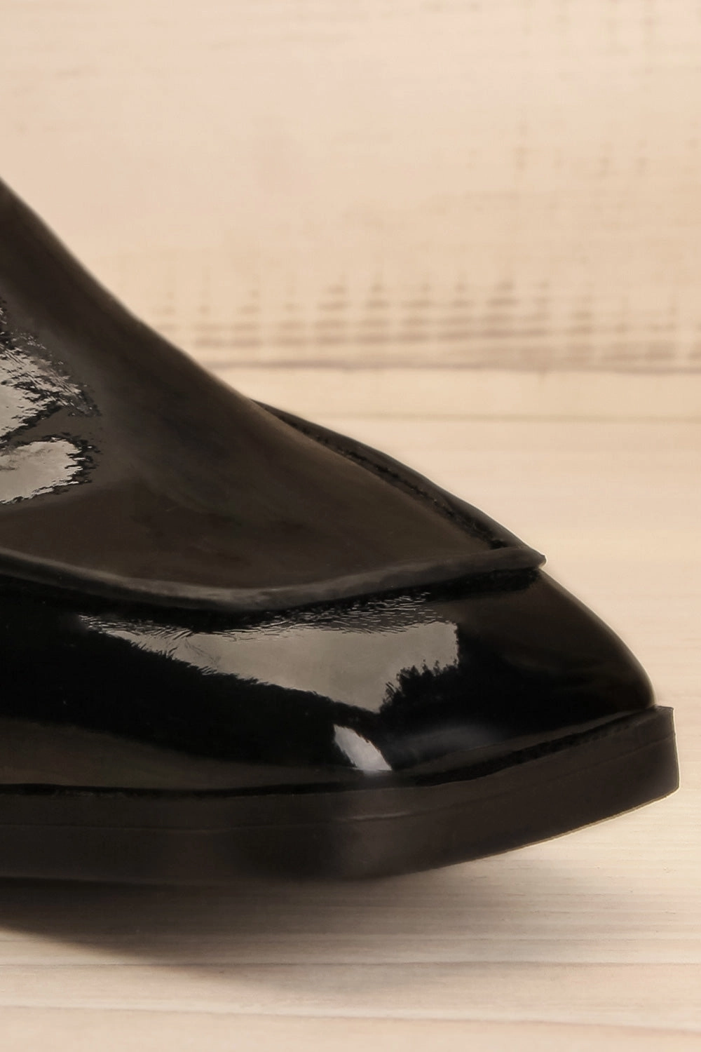 Erick Glossy | Black Loafers