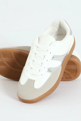 Girls Gum Sole Sneaker - White/Silver