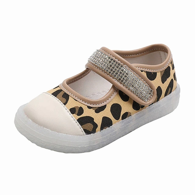 Guti Girls' Flat Shoes