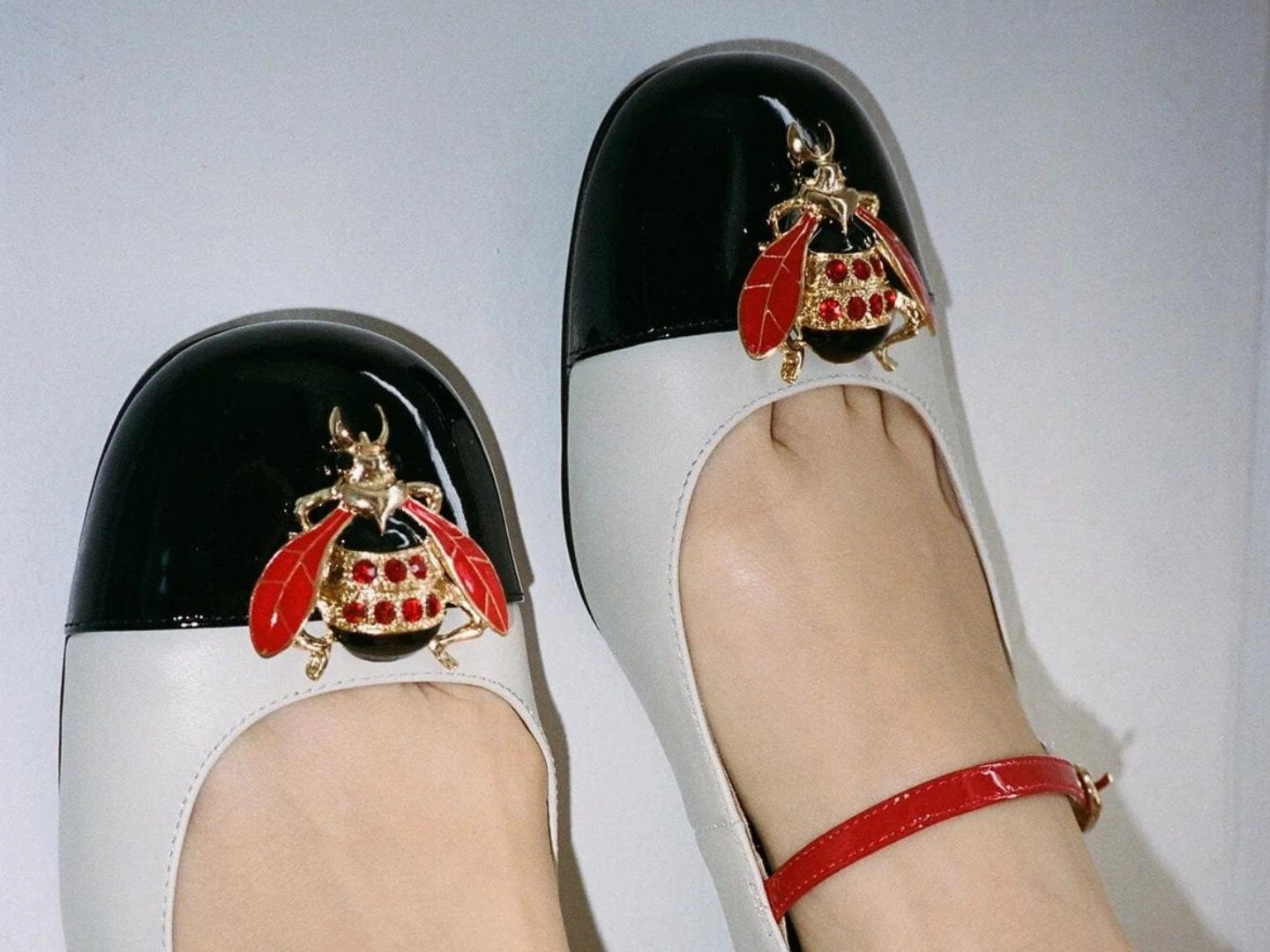 Jeffrey Campbell: Jitterbug in Ivory, Black, Red & Green