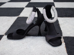 Jeffrey Campbell: No-Curfew in Black Satin