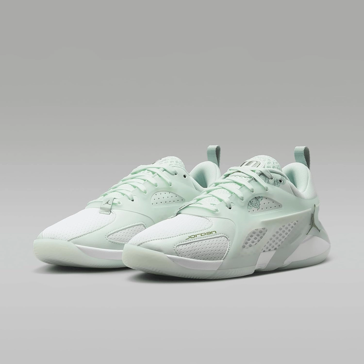Jordan Heir Series Abundance Women's Basketball Shoes (IB7140-102, White/Barely Green/Seafoam/Oil Green)