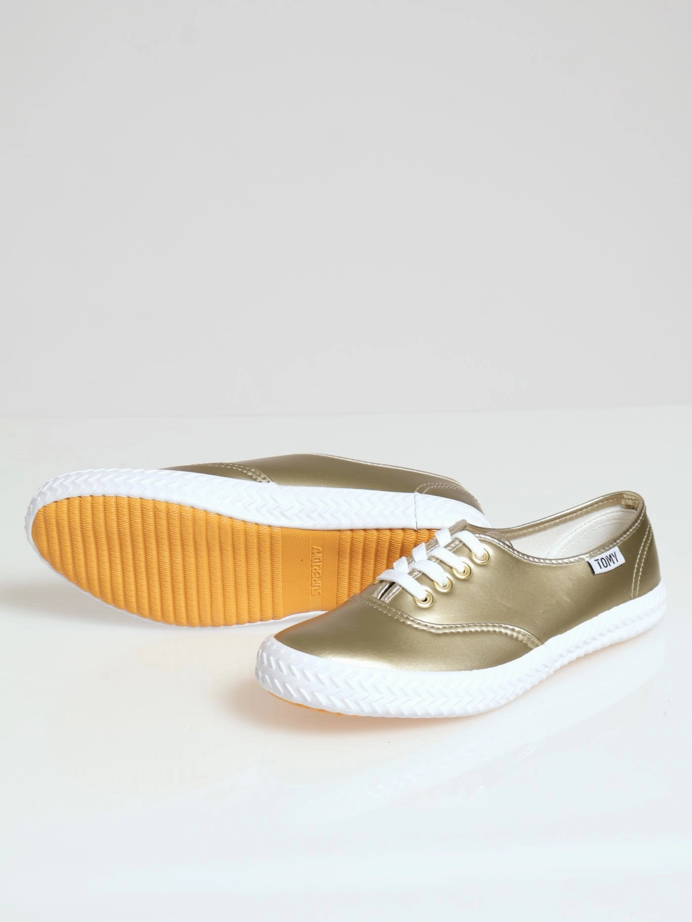 Kelsey Lace Up Lo Sneaker - Gold