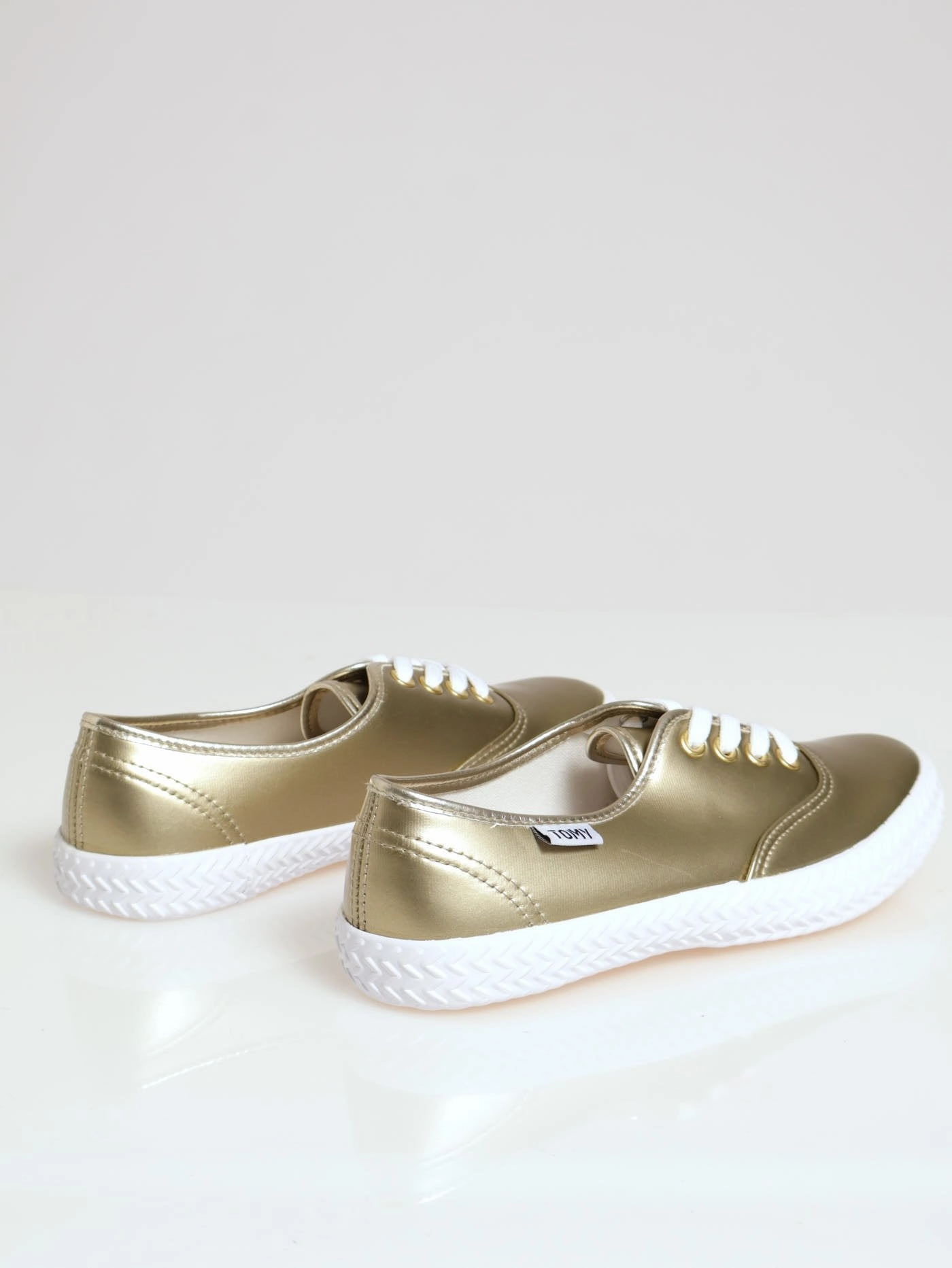 Kelsey Lace Up Lo Sneaker - Gold