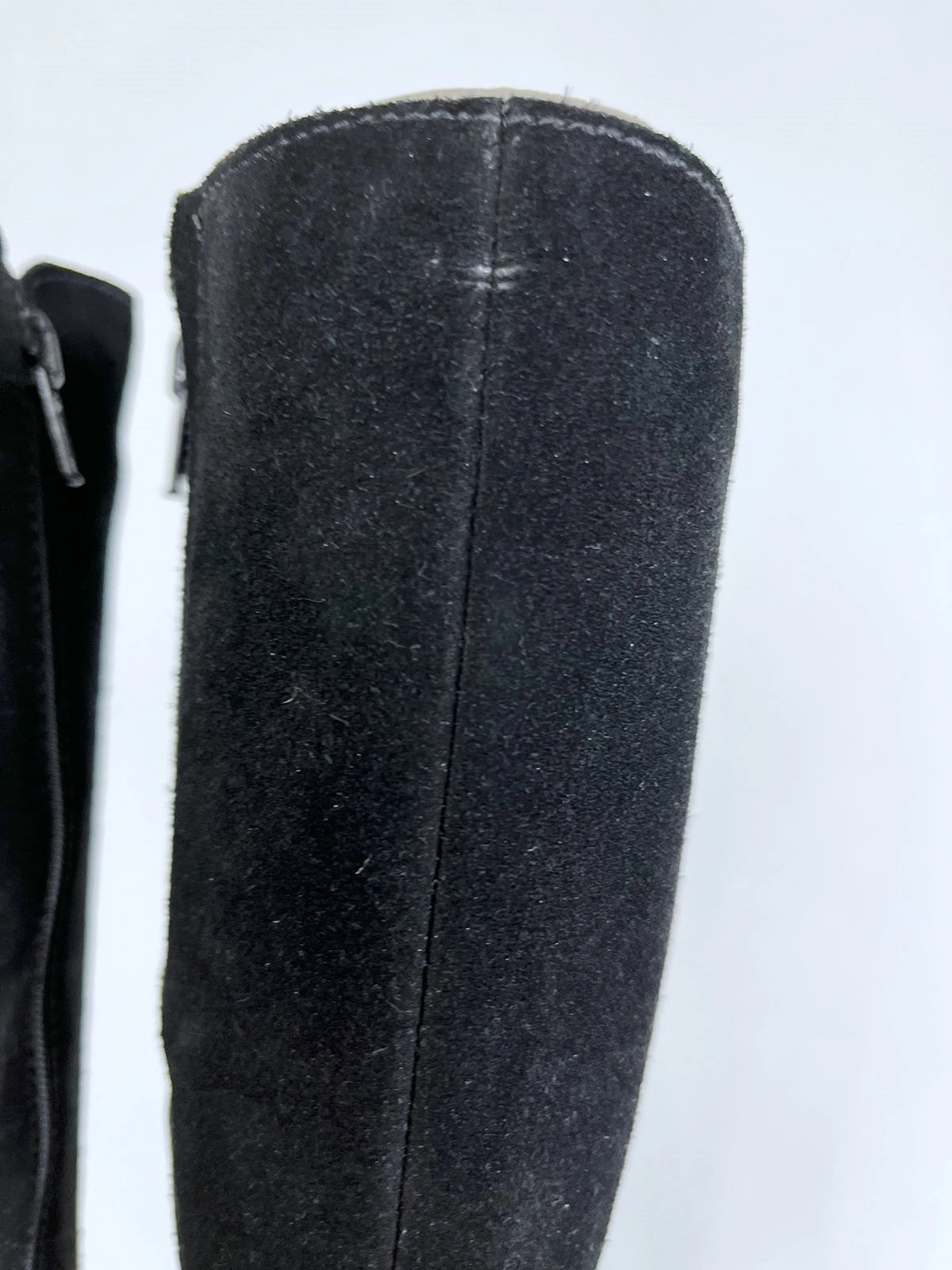 La Canadienne Size 8 Black Suede Buttons Boots