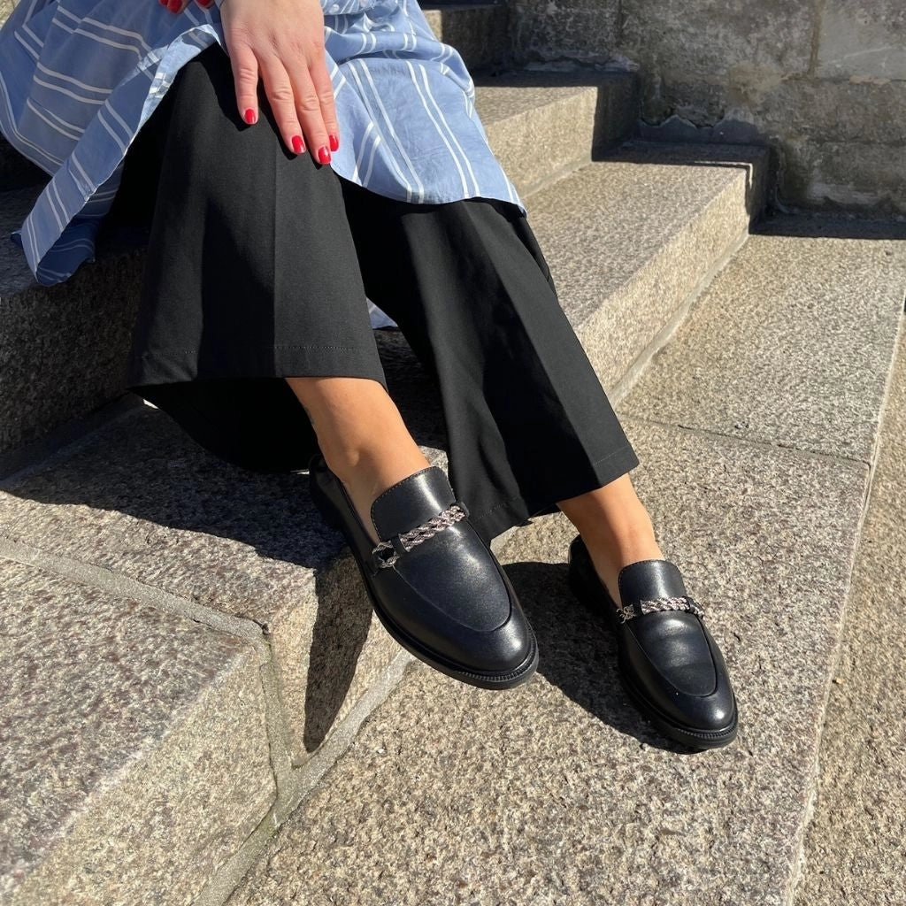 LOVE AND WALK - BLACK
