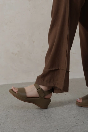 MAMA WEDGE SANDALS