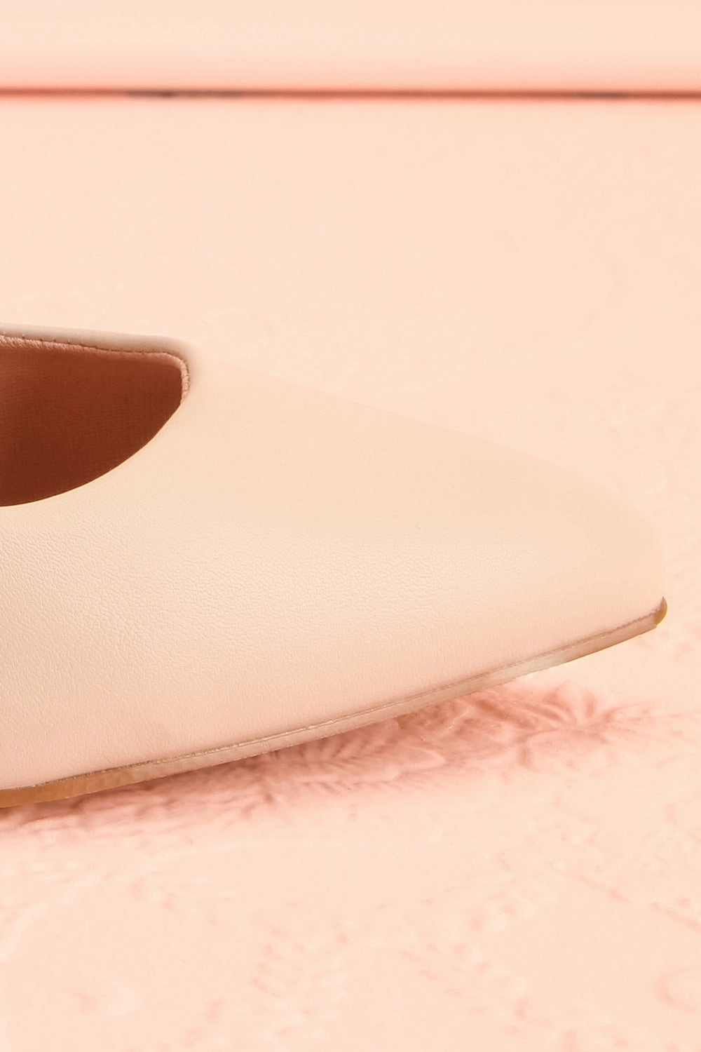 Mounai Ivory | Pointed Toe Heels