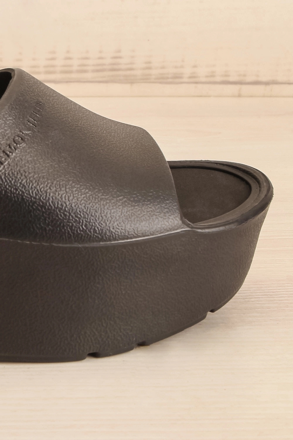 Muur Black | Platform Slide Sandals