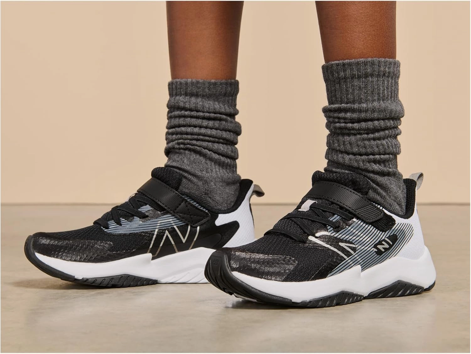 New Balance Unisex-Child Rave Run V2 Bungee Lace with Top Strap Shoe