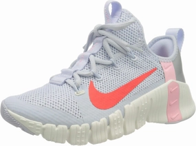 NIKE Women's Sneaker