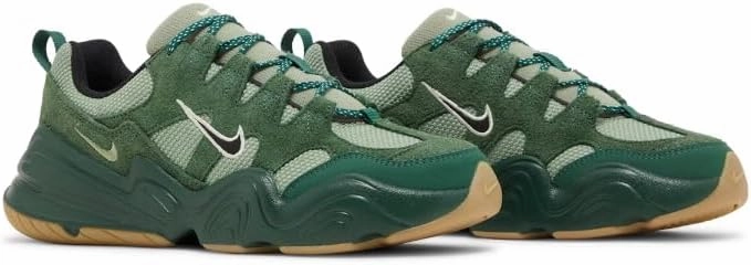 Nike Women's W Tech Hera Sneaker