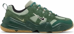 Nike Women's W Tech Hera Sneaker