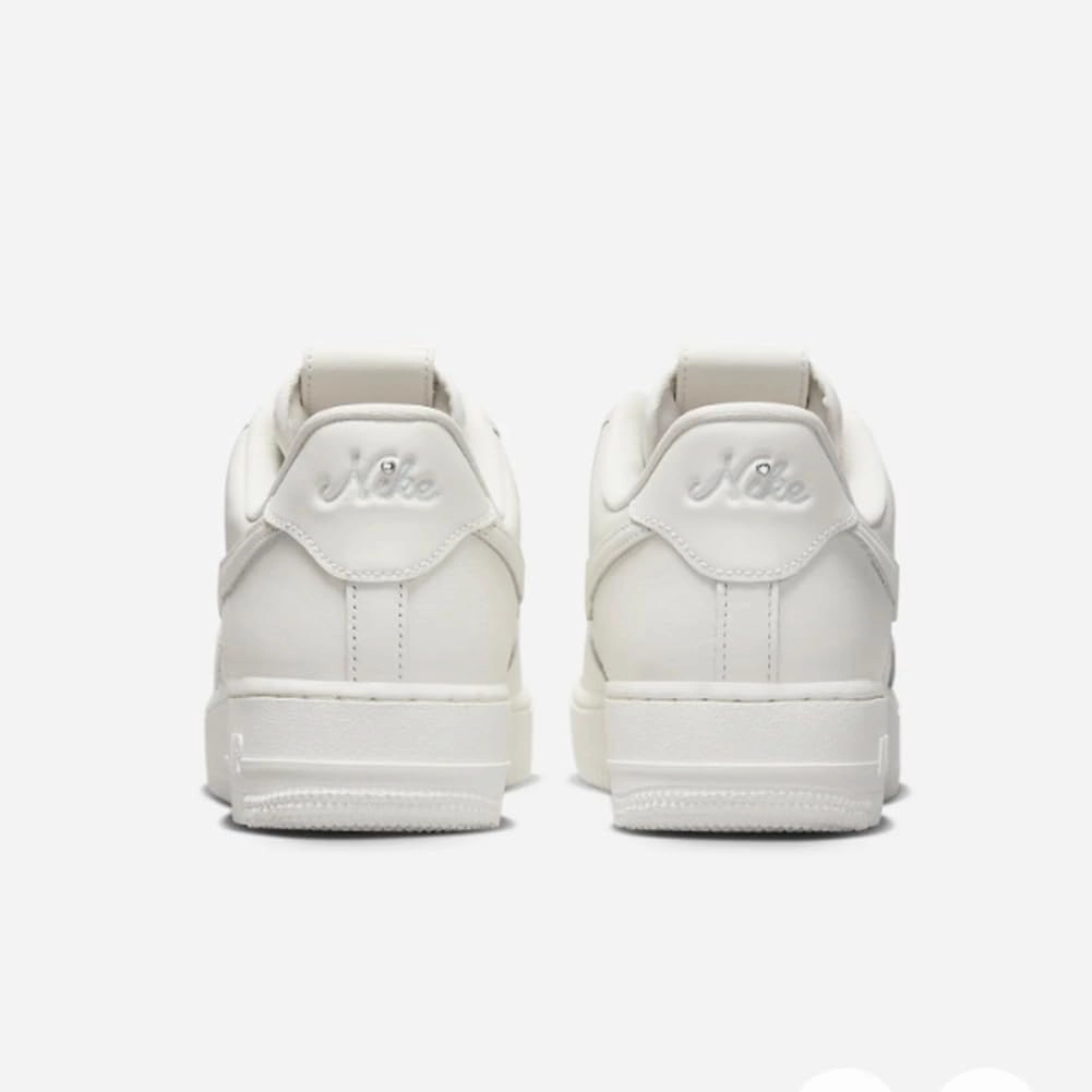 Nike womens Air Force 1 '07 LV8