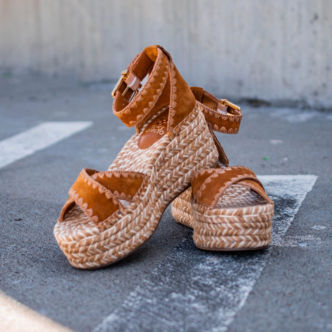 Vincent Camuto: Treyenn in Golden Walnut