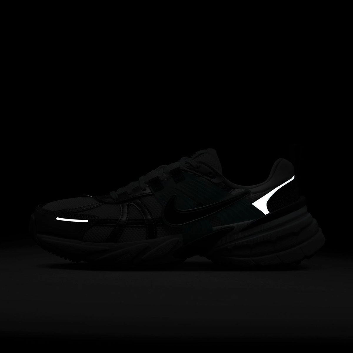 Wmns V2K RUN 'Summit White Dark Obsidian'