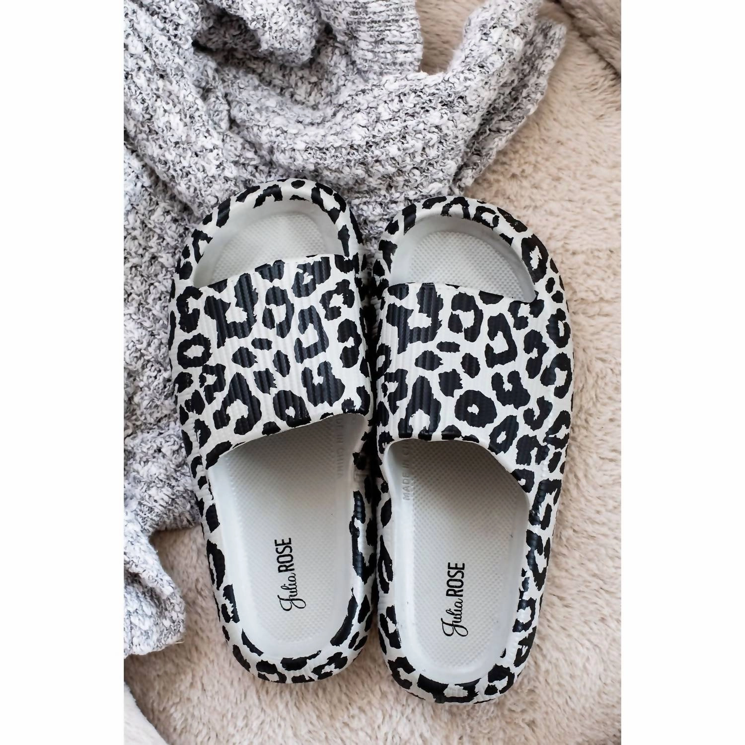 Women's Insanely Comfy Beach Casual Slides Sandal In Gray Leopard