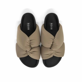 Women's Twisted Scrunch Sandal In Beige
