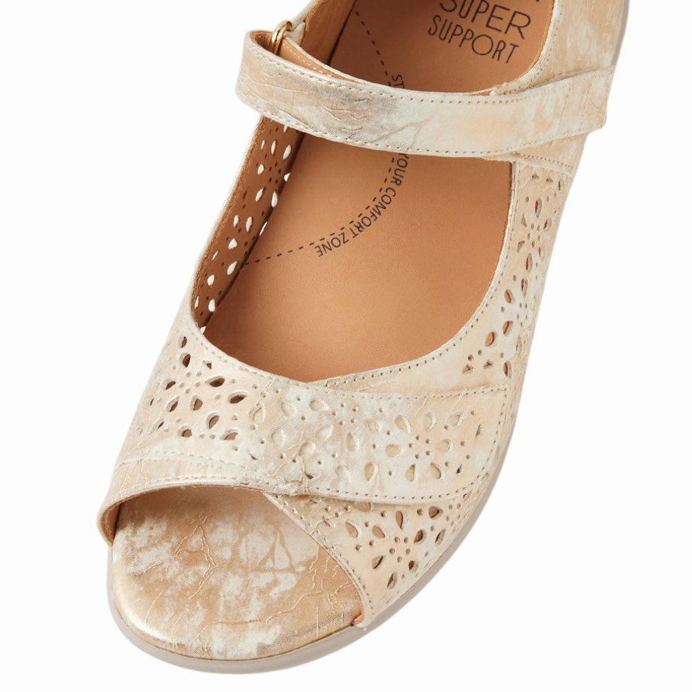 Ziera Daffodil Smudge Metal Leather Sandal (Women's)